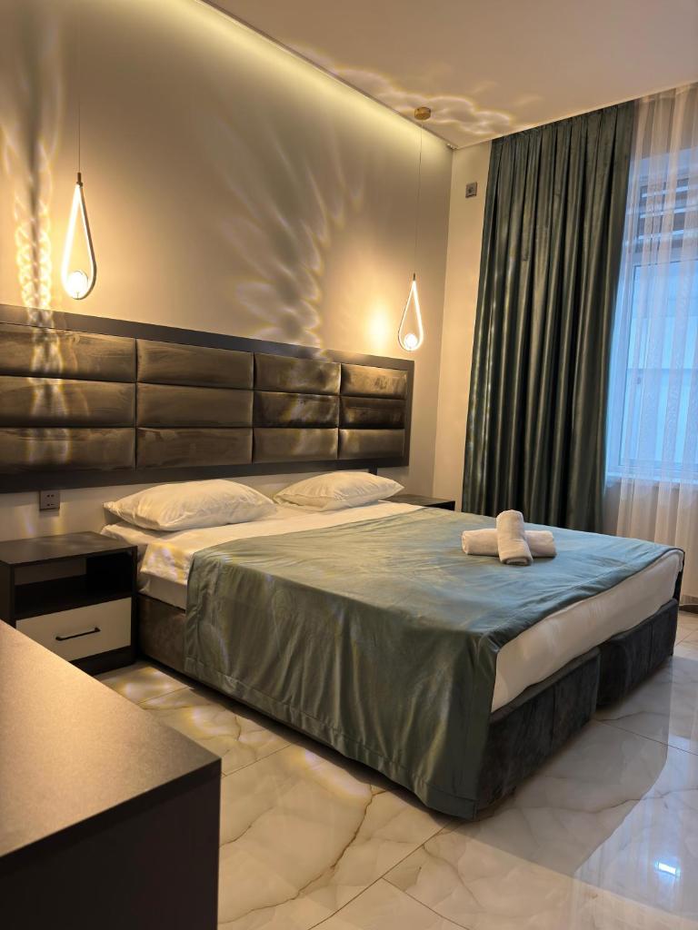 Luxury Milan Mountain Ponoramic Villa, indoor heated pool and jacuzzi with mountain view photo 4