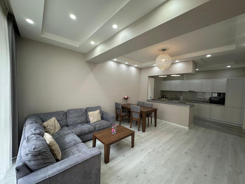 Park Azure Light Apartment - Tap to explore photos