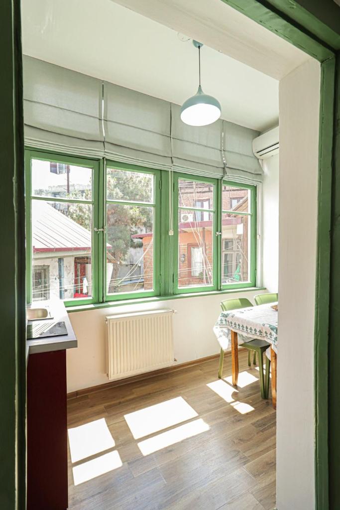 Modern Studio in Central Tbilisi By Wehost - Tap to explore photos
