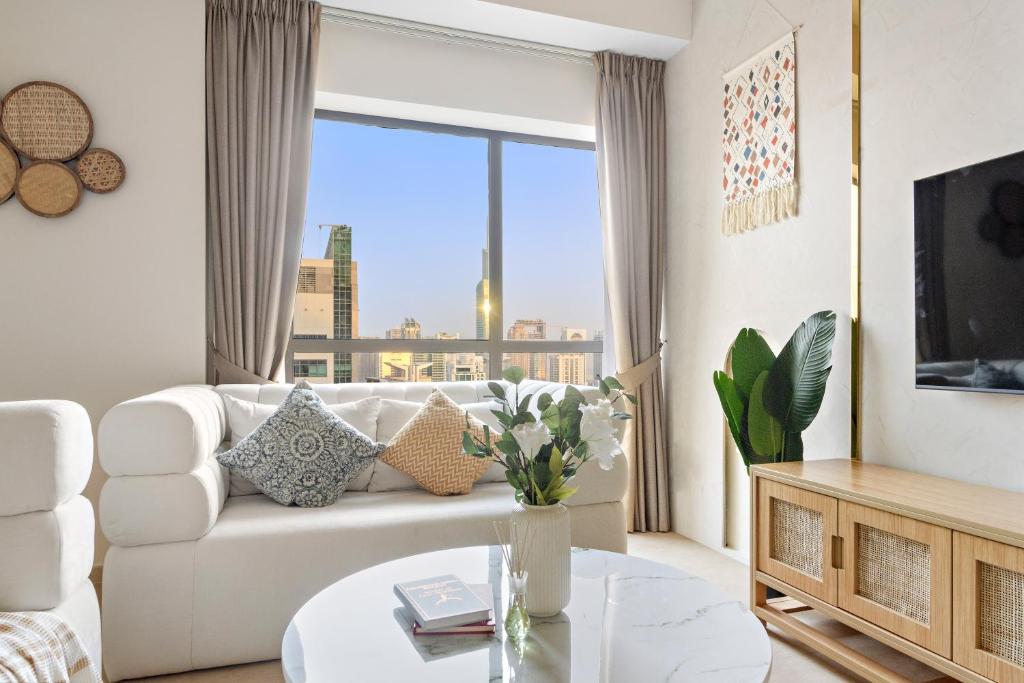 Aesthetic Beach Apartment , Sleeps 6, Pool, Gym & Waterfront Views photo 4