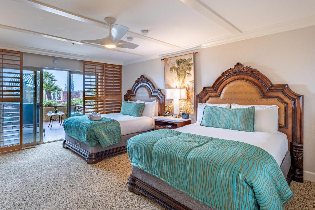 Pacific Terrace Hotel image