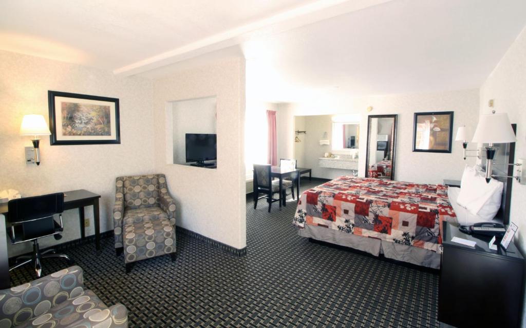 Двухместный (Номер с кроватью размера «king-size»), Sunburst Spa & Suites Motel