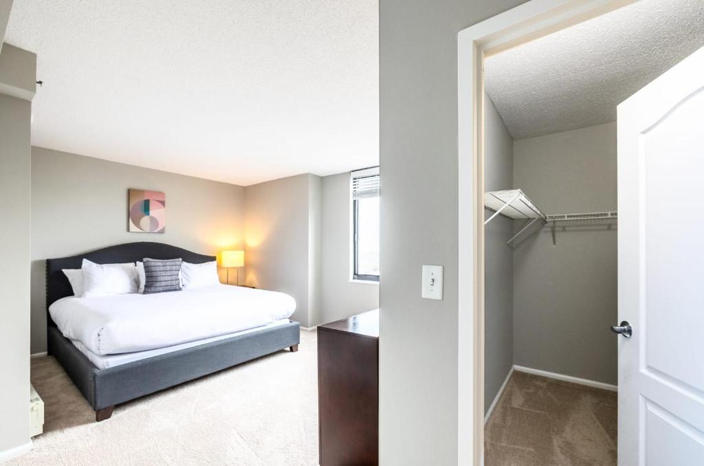 Spacious Apt with Gym - BSC-219J image