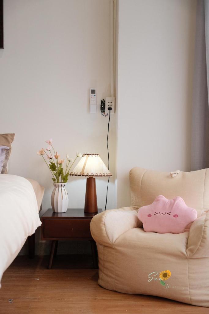 Sunflowerhome-Balcony-District1-BenThanh Market