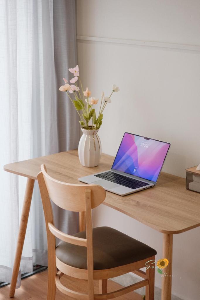 Sunflowerhome-Balcony-District1-BenThanh Market