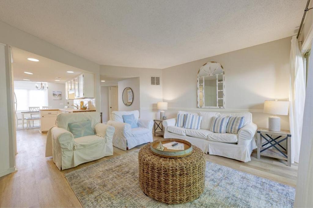 6 Beach Arbor image