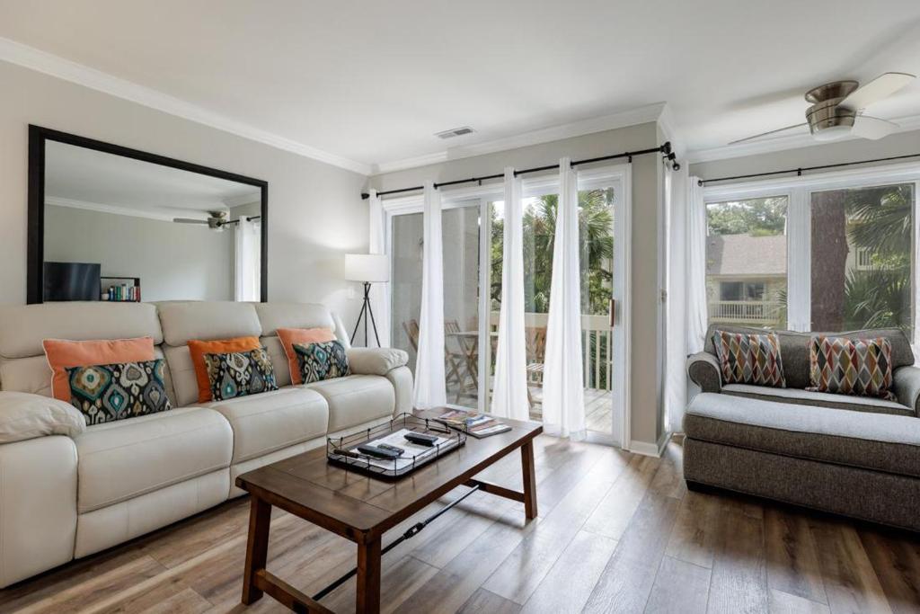 11 Beach Arbor image