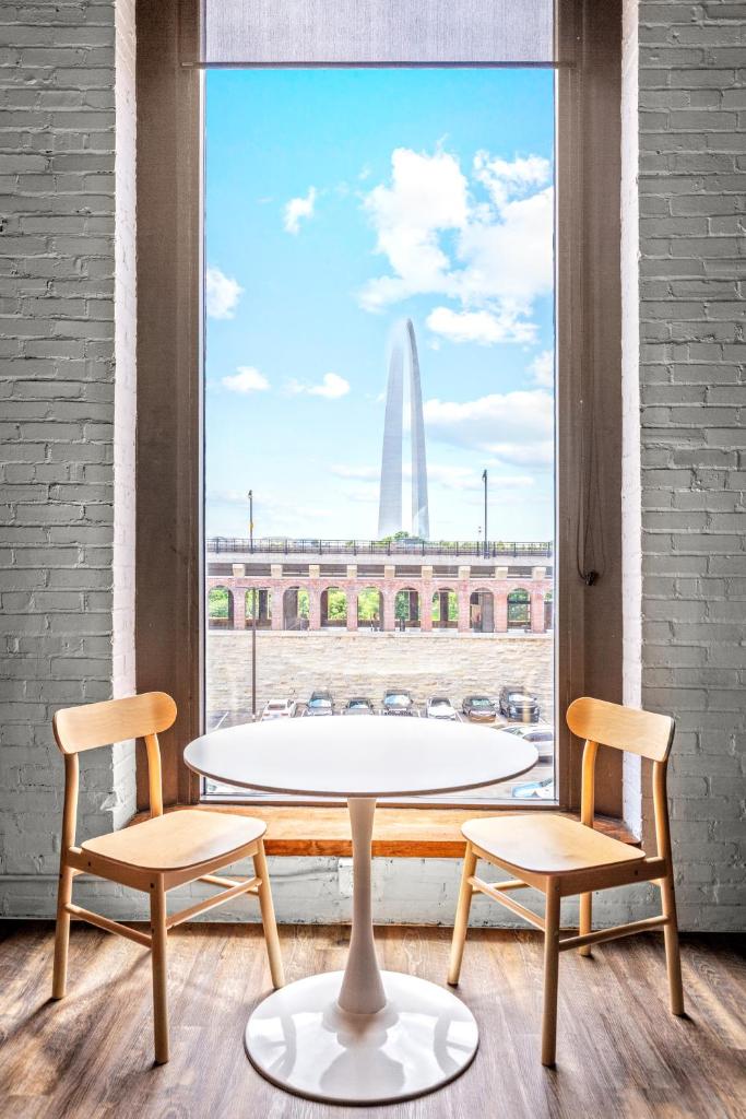 1BR Loft-Parking-Gym-Roof Deck-3H image