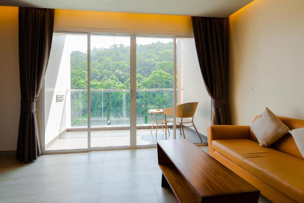 Трехместный (Трехместный номер с видом на горы), Balihai Bay Pattaya