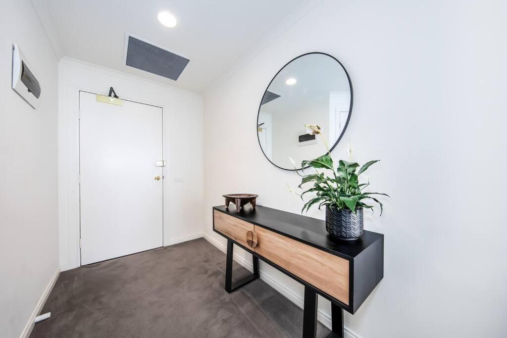 Spacious 1 bedroom apartment close to Crown photo 2