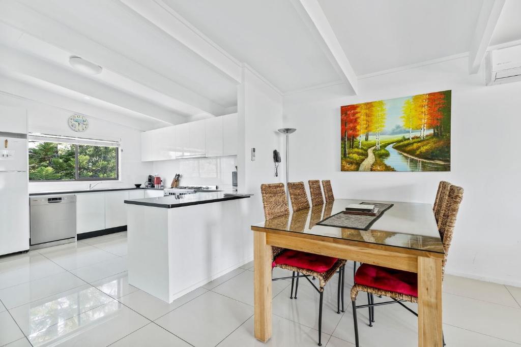 Sabia Beach House Vincentia - Family Fun - Beachfront photo 2