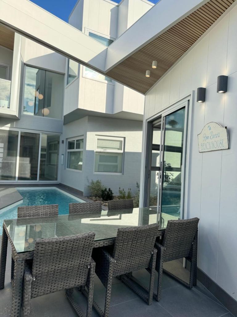 Rom Baros Tiny Beach House photo 2