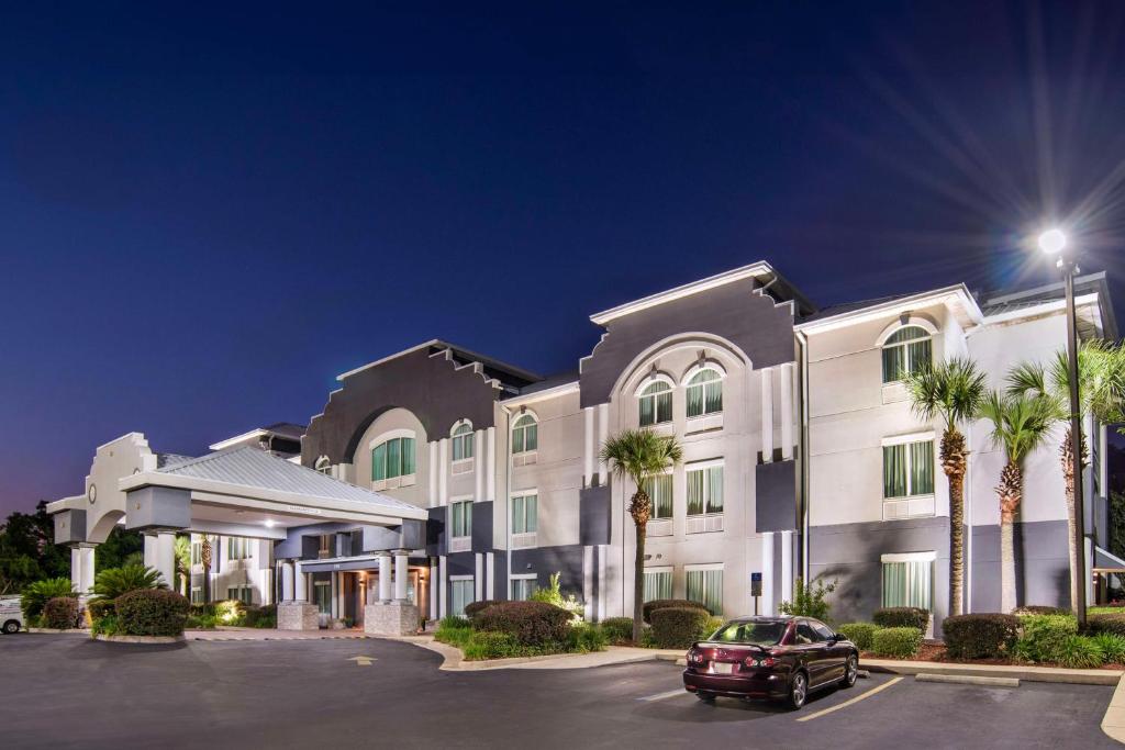 Best Western Plus Blue Angel Inn image