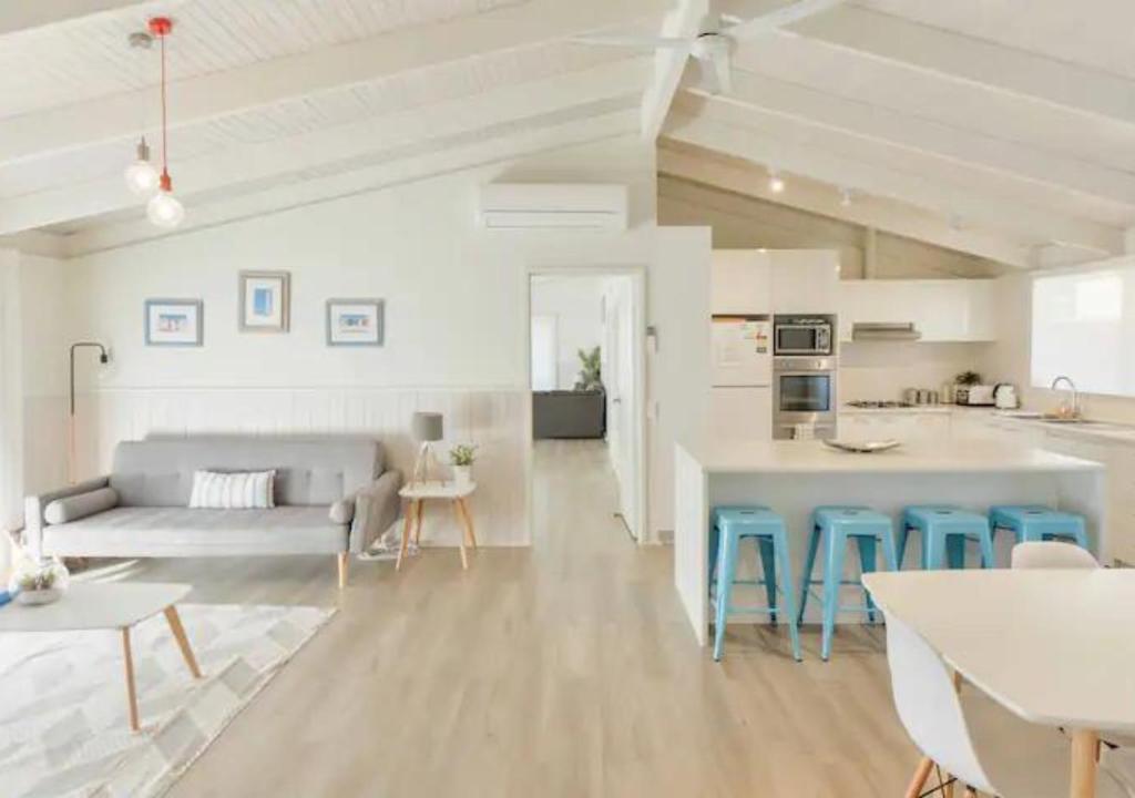 Seaesta Rye by Ready Set Stay - BYO LINEN & TOWELS photo 1