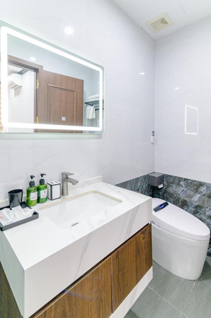 Paradise Pearl 2 West Lake