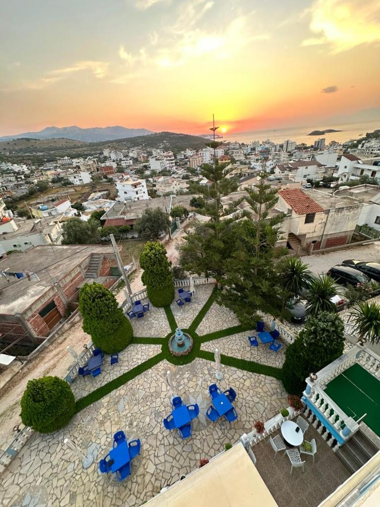 Esmeralda Hotel & Restaurant photo 2