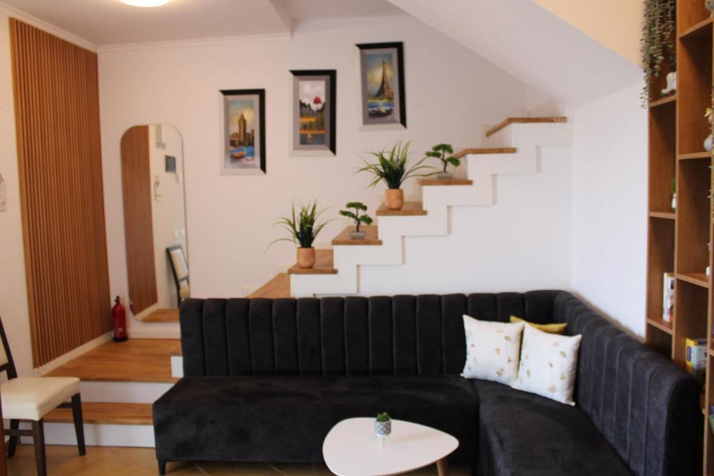 HomeByTheLake-Shiroke photo 2