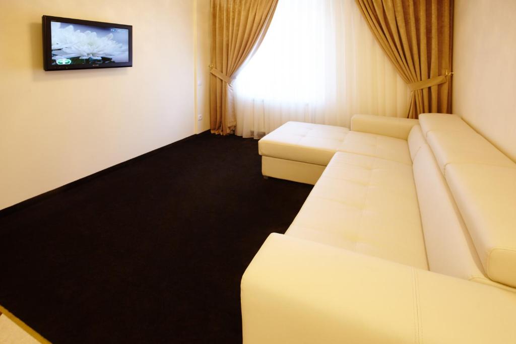 Central Park Apartments photo 4