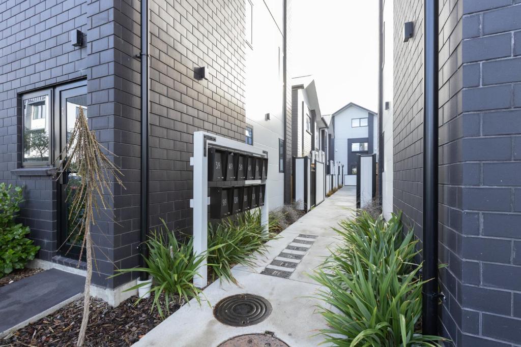 Entertaining townhouse by Little High Eatery