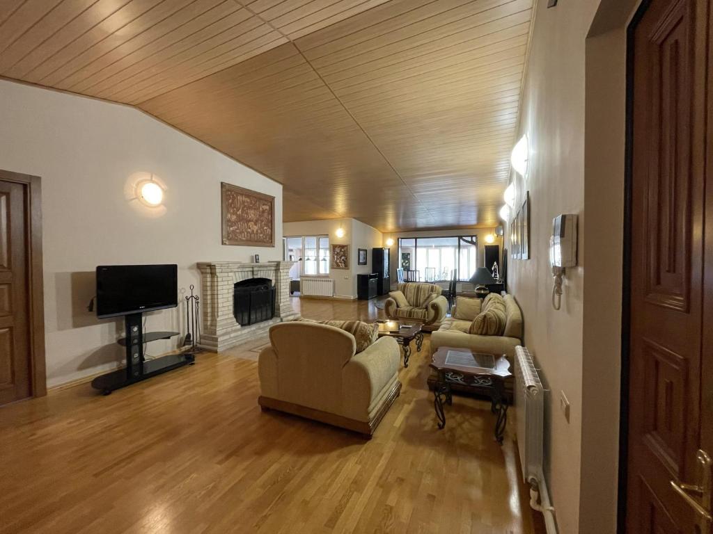The Oaktree House In The Very Heart Of The City photo 2