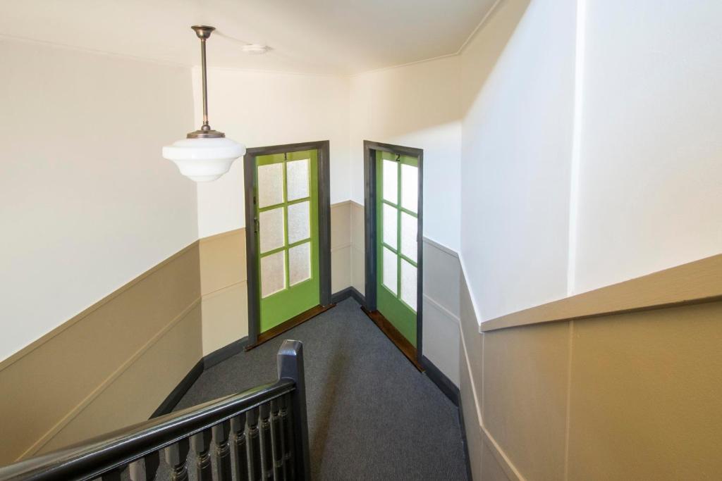 Victoria Street Apartments photo 2