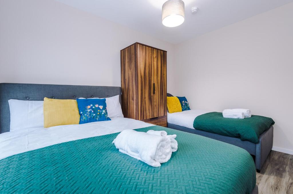 Modern Comfort - 1 Bedroom Apartment - Free Parking, Transit links, Close to Stadiums