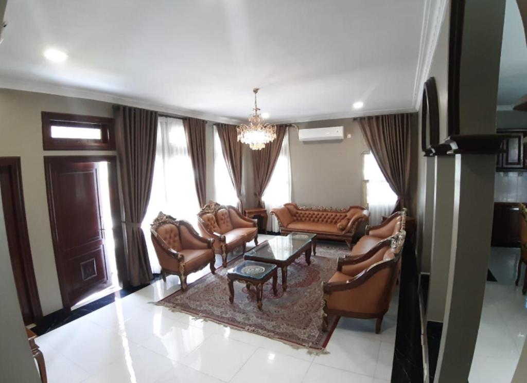 Villa puncak bogor at kota bunga 5 kamar tidur with privat pool indor photo 4