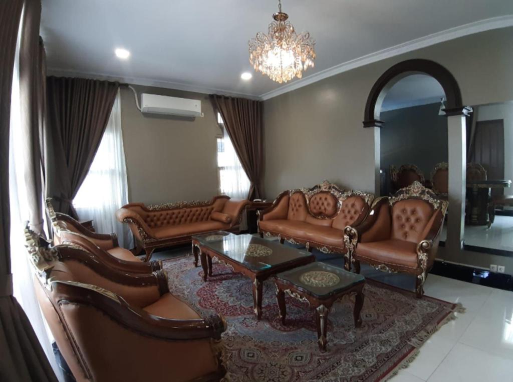 Villa puncak bogor at kota bunga 5 kamar tidur with privat pool indor photo 3