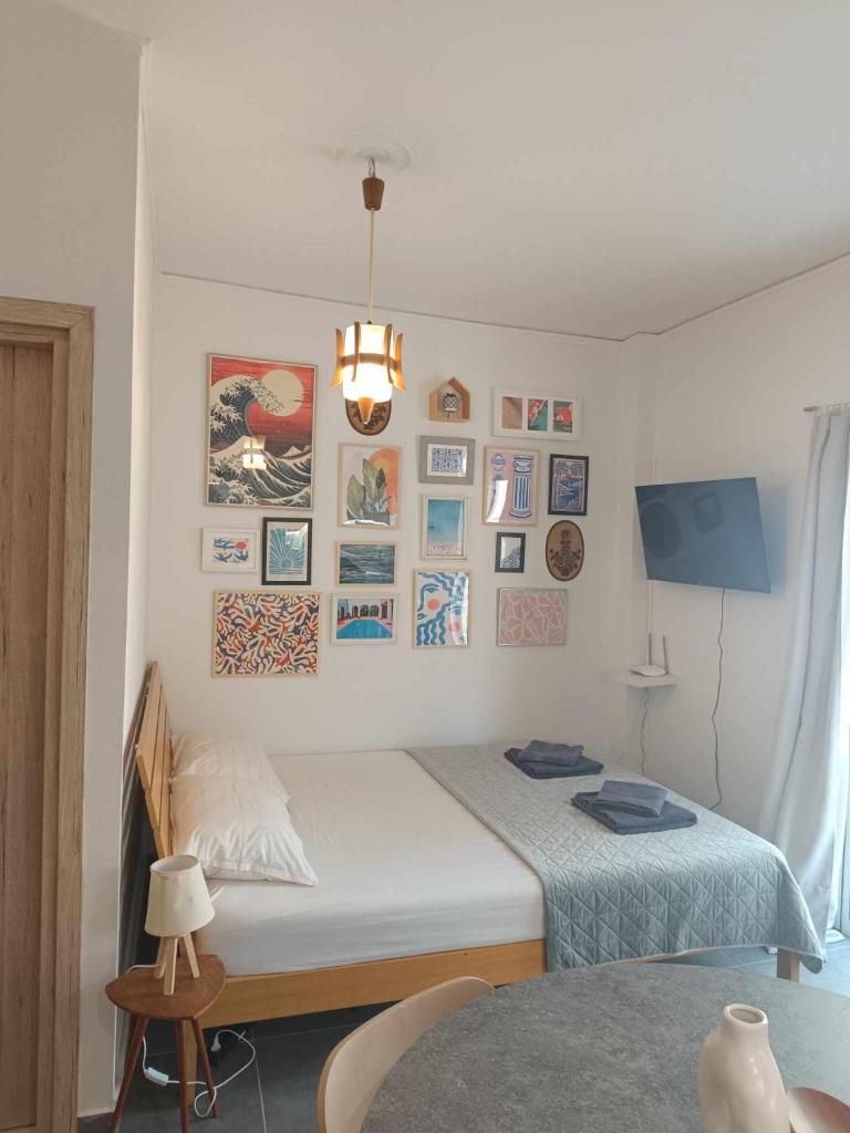 Cozy one bedroom studio in Ampelokipi - Tap to explore photos