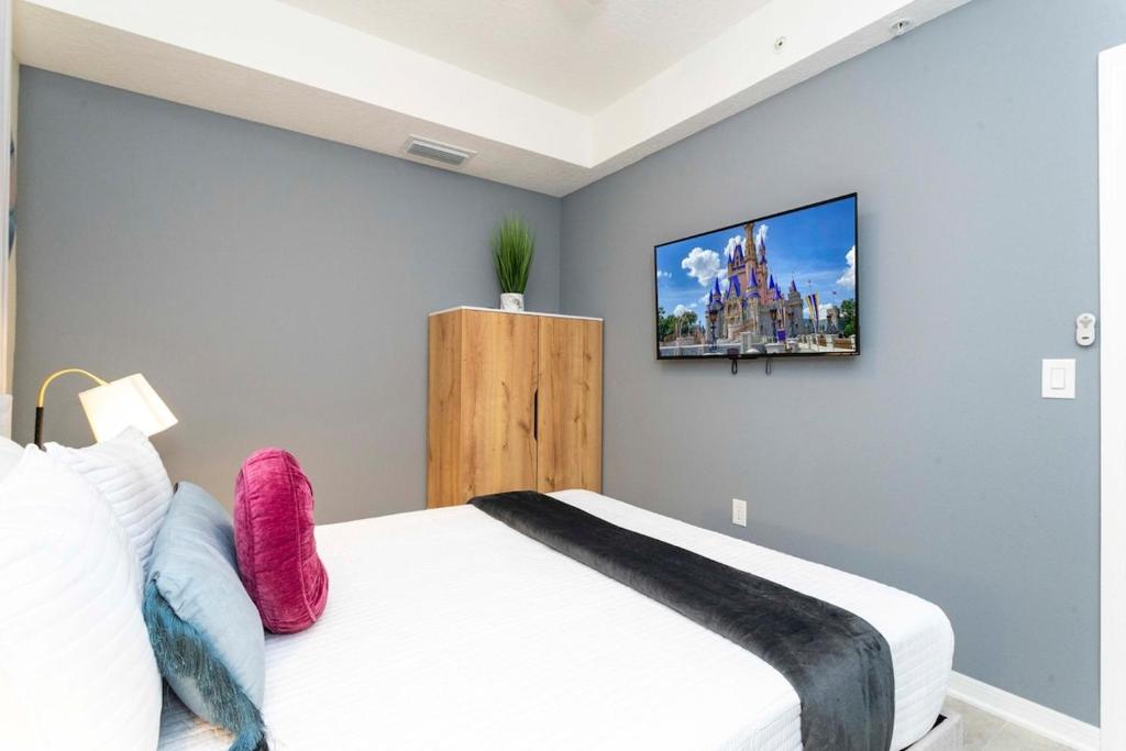 3BR Resort Condo FREE Waterpark 3150 - Tap to explore photos