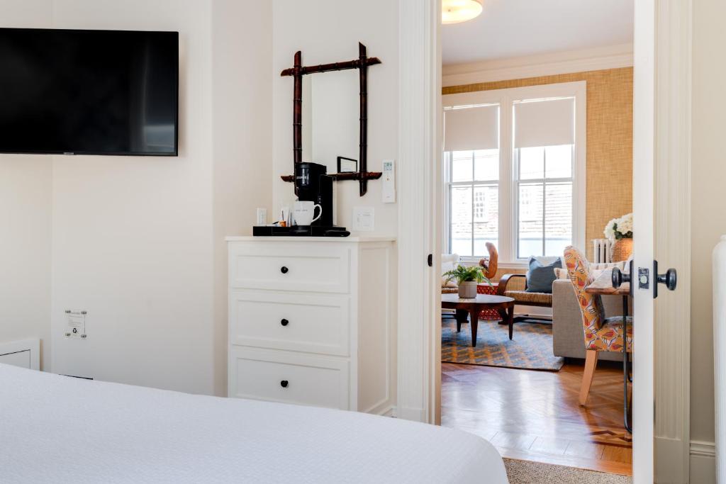 The Centerboard Nantucket Room Type - King Suite