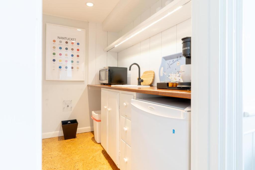 The Centerboard Nantucket Room Type - Deluxe King Suite
