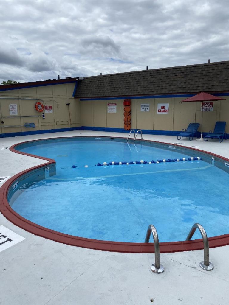 Rodeway Inn Auburn Hills image