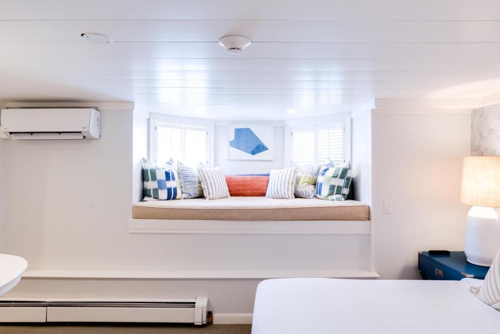 The Centerboard Nantucket Room Type - Deluxe King Room