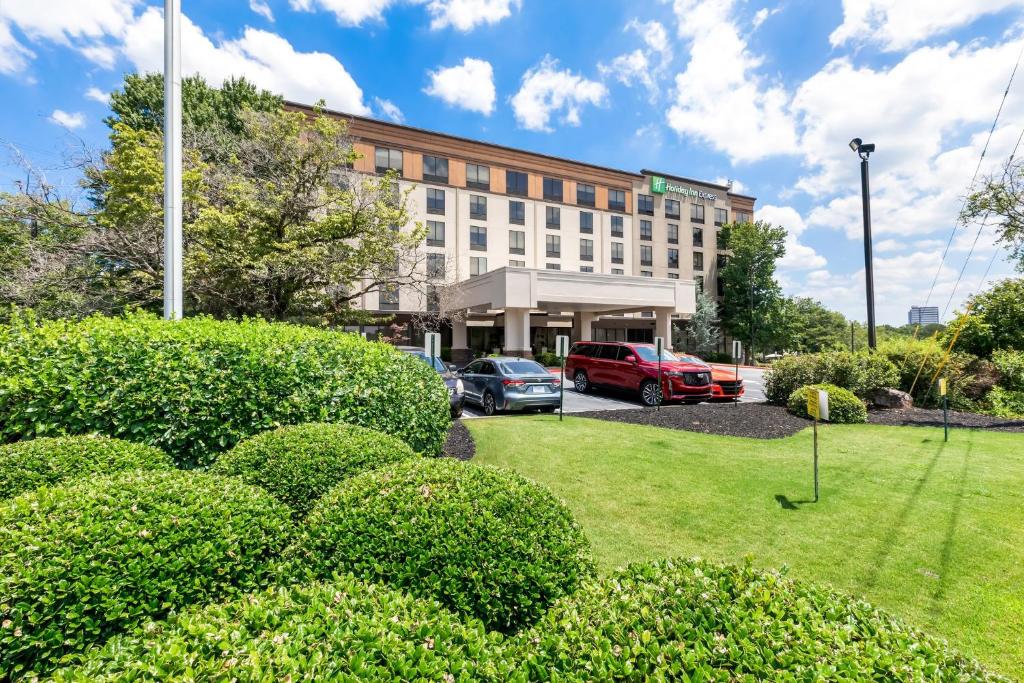 Holiday Inn Express Atlanta Galleria - Ballpark Area, an IHG Hotel image