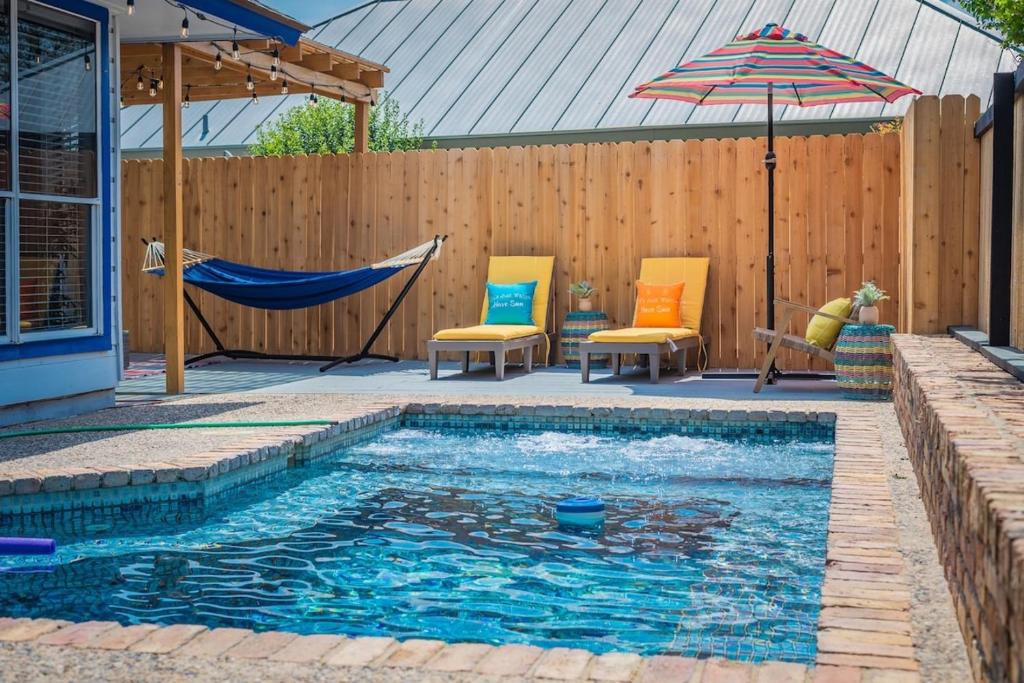 Fun 'n Sun Heated Pool & Gameroom By Fiesta Texas image