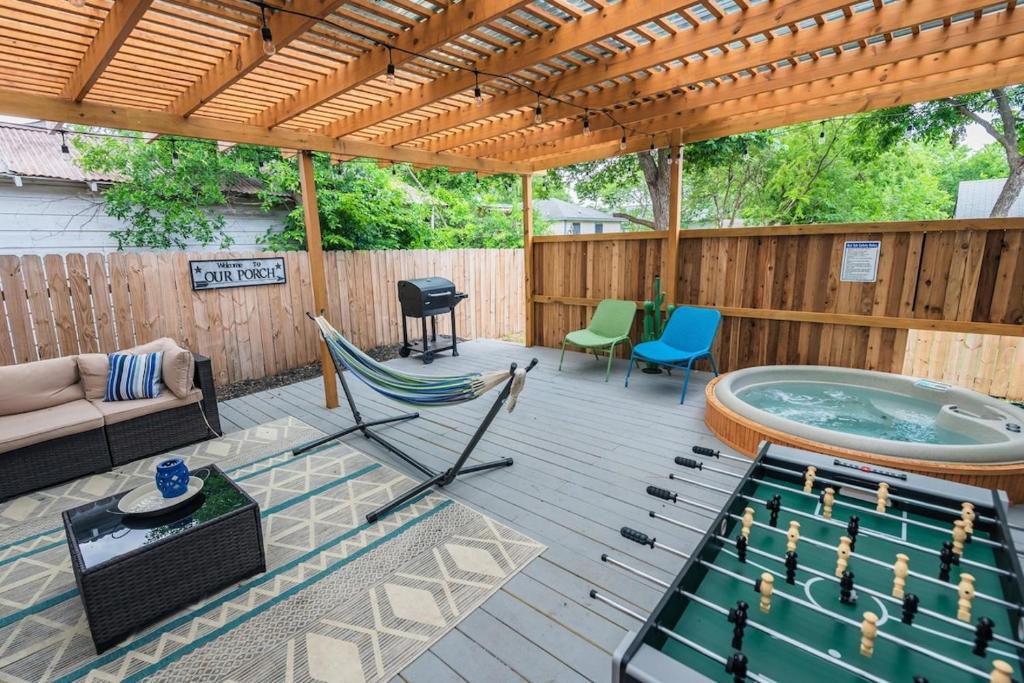 Downtown Oasis Hot-tub & Games,5 Min To Riverwalk image