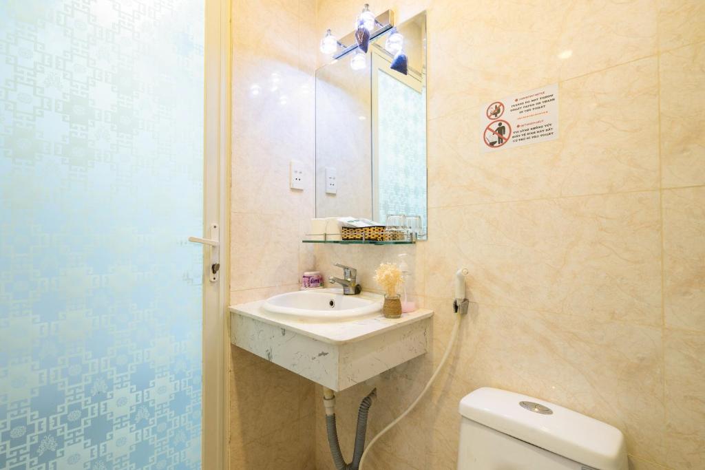 Cozy Inn Near BuiVien Street