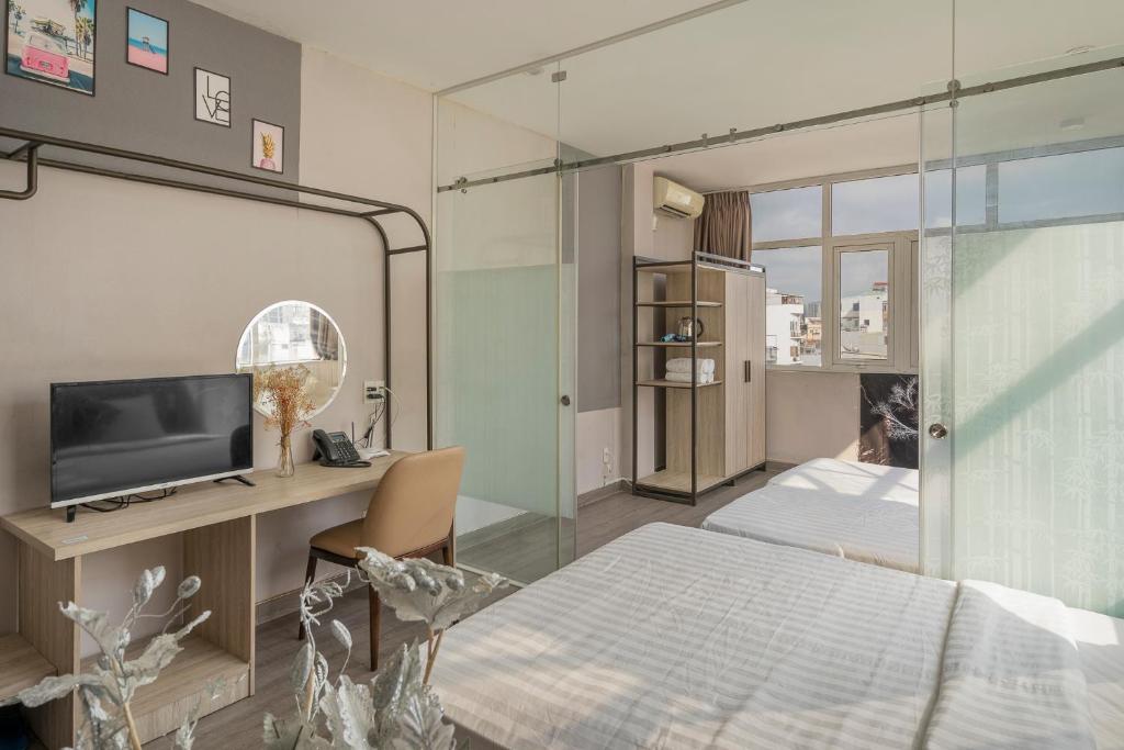 Cozy Inn Near BuiVien Street