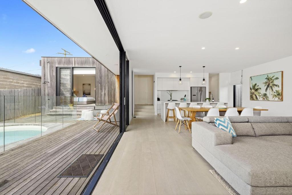 Aqua Luna - Stylish Retreat by Koonya Ocean Beach photo 1