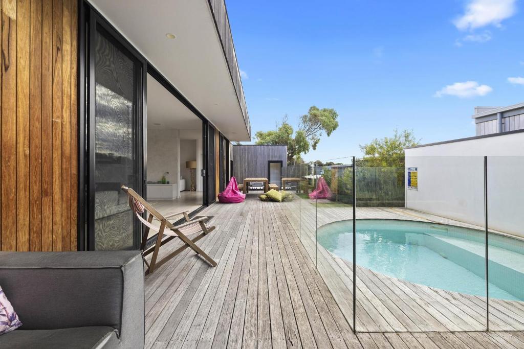 Aqua Luna - Stylish Retreat by Koonya Ocean Beach