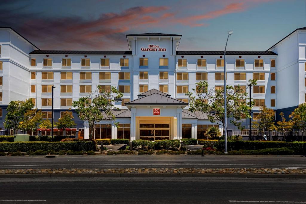 Hilton Garden Inn San Mateo image