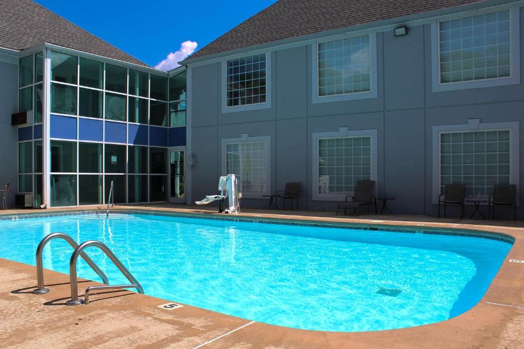 Quality Inn Crossville Near Cumberland Mountain State Park image