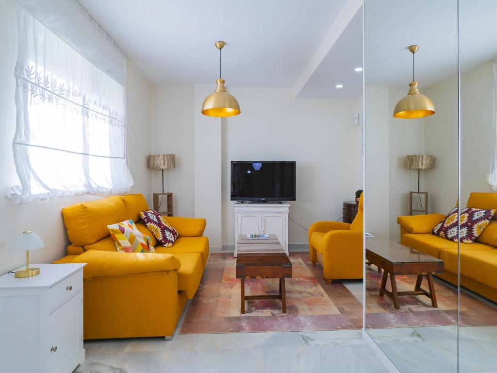 Cubo's Apartment Bono Beach Marbella Free Parking - Tap to explore photos