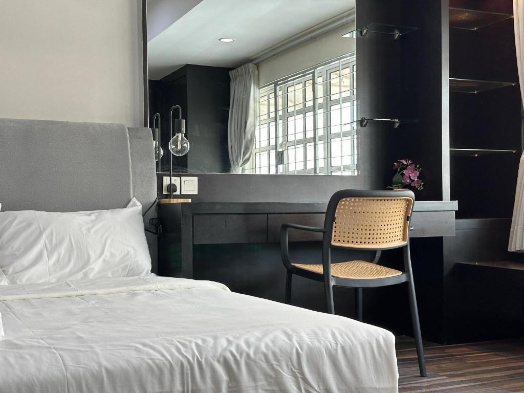 Landed House Gelugor 5BR 3B-20pax by 3C - Tap to explore photos