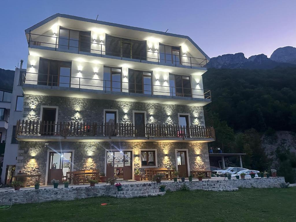 Hotel Vellezrit Guri photo 4