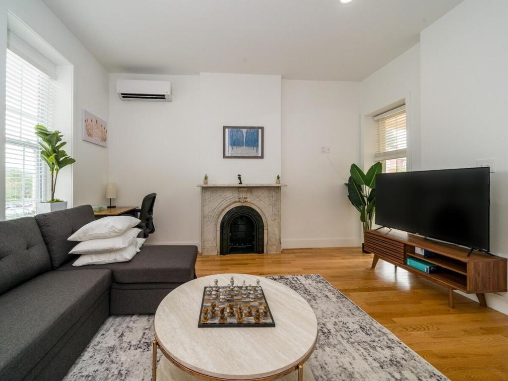 Cornhill 2bdrm-highfall,equippedkitchen-wi-fi image