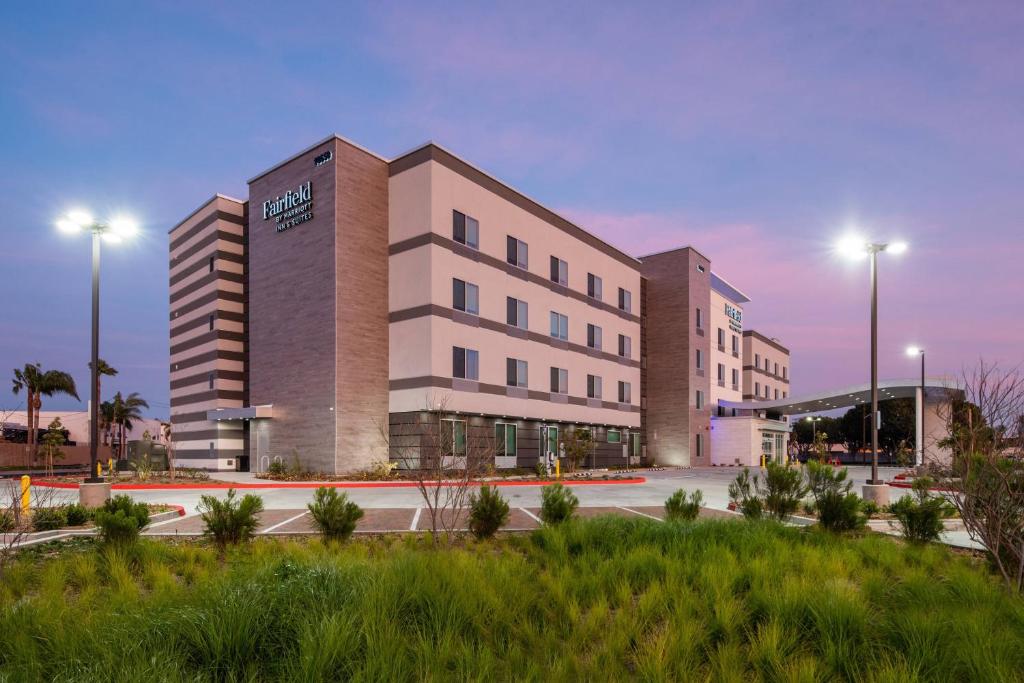 Fairfield Inn & Suites by Marriott Anaheim Los Alamitos image