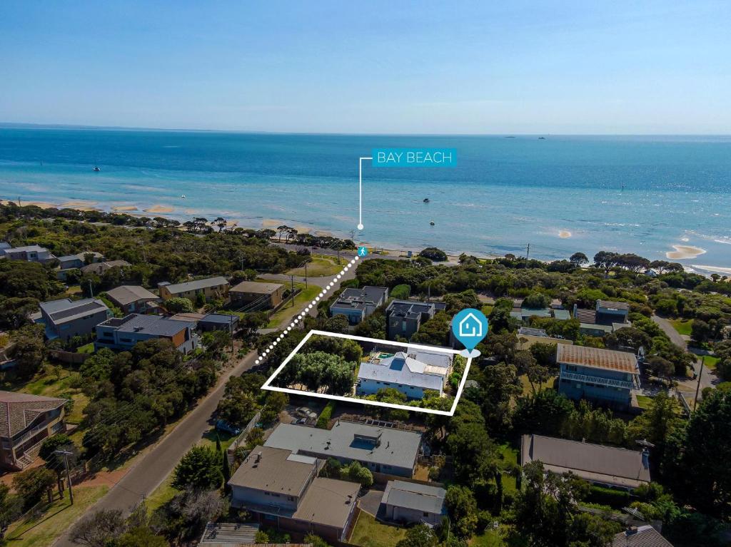 Idyllic Beach House Blairgowrie - 100m to Foreshore, 700m Walk to Village photo 1