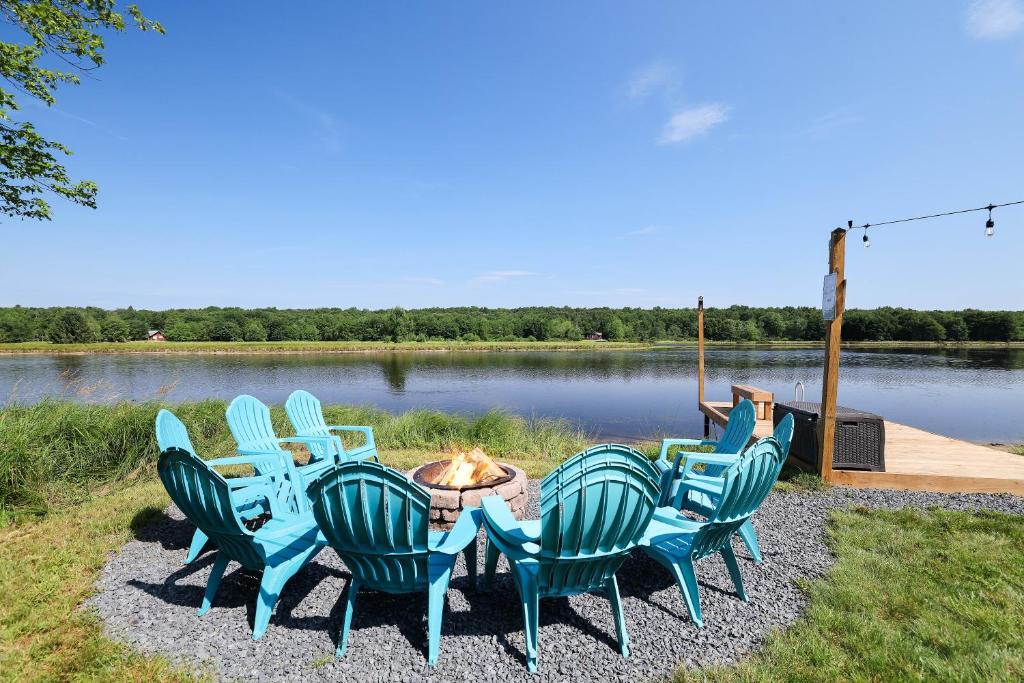 POCONOS BRAND NEW LAKEFRONT Oasis 1 ACRE, HOTTUB GAMEROOM FIREPITS TALK ABOUT PRIVACY image